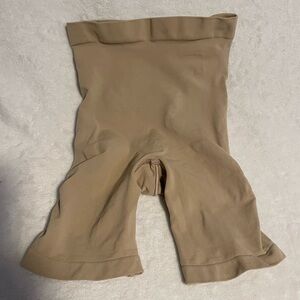 Skims seamless sculpt beige shapewear shorts size XS new without box